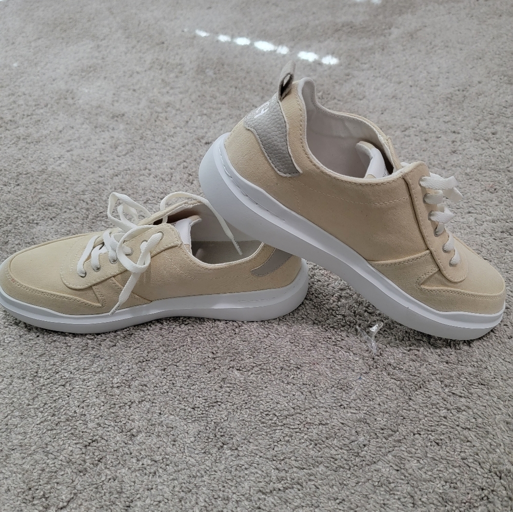 New Cole Haan sneakers size 9B